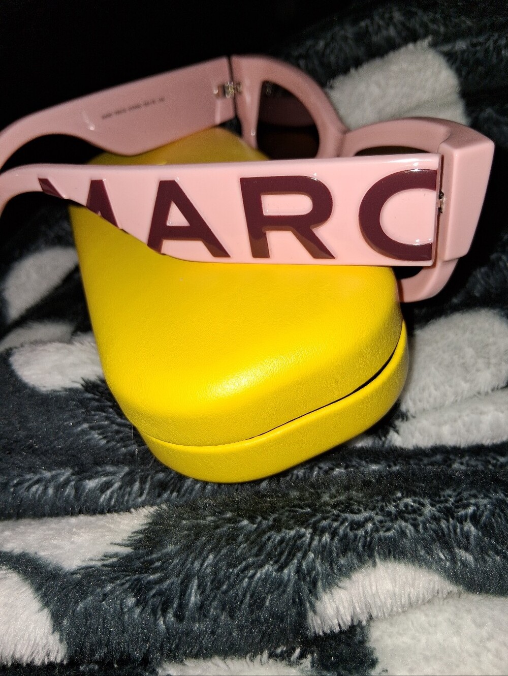 Marc Jacobs Pale Pink Cat-Eye Sunglasses with Dark Lenses. Brand New - Picture 2 of 4